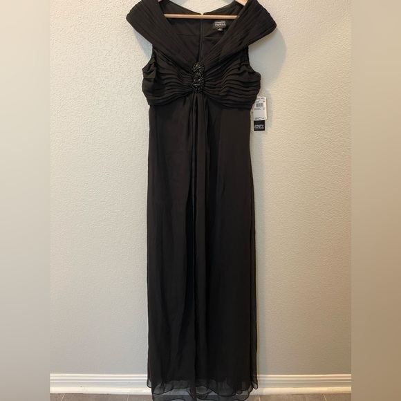 NWT Adrianna Papell Off Shoulder Portrait Collar Chiffon Beaded Long Gown Black - Picture 1 of 11